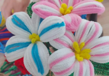 15 lipca – CZP Złocieniec – Pacjenci CZP w Złocieńcu SPZOZ Szpital Specjalistyczny MSWiA w Złocieńcu tworzyli piękne dekoracyjne kwiaty z kolorowych drucików.